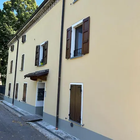 Casa Bassa 2 * Piazza (Parma)